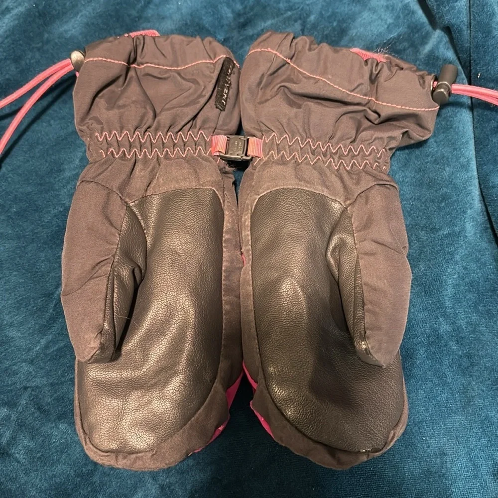 North Face Revelstoke Youth Mittens Insulated Waterproof Pink Black size Smalll